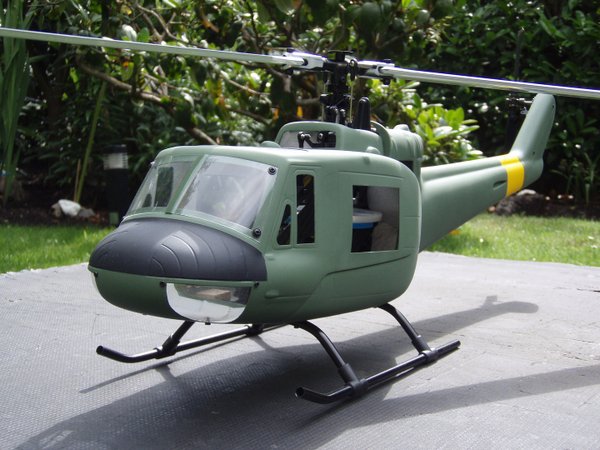 Bell UH 1B / 450er Mechanik -flugfertig- mit Sender